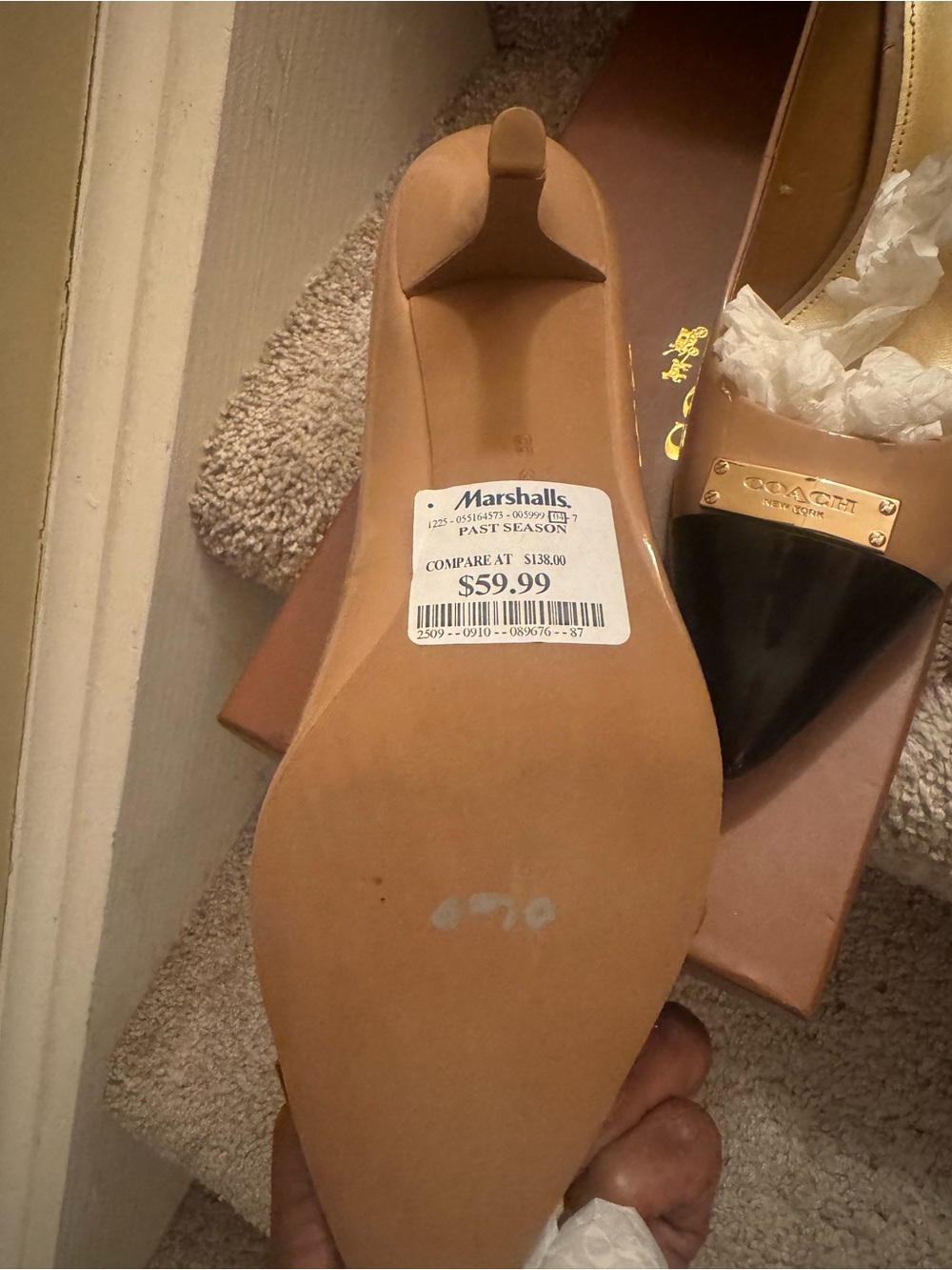 NWT Coach Two-Tone Tan and Black Pointed-Toe Pump - Picture 6 of 10